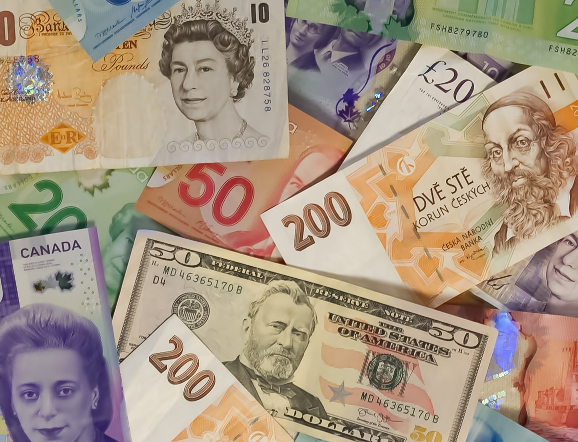 Bank notes from various countries|Graph showing the stimulating effect of three Open UP challenges from 2017 to 2020