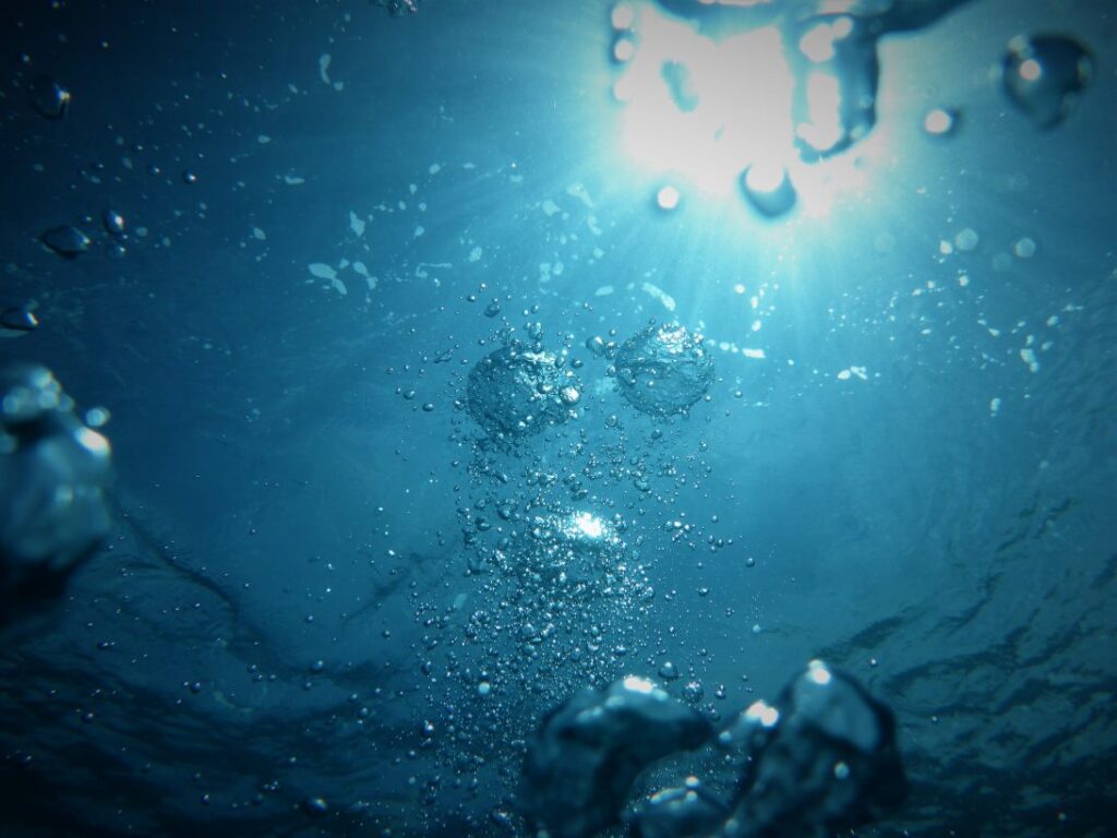 light reflecting on bubbles under the surface of water