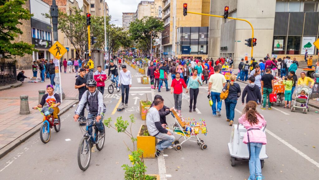 Busy street of pedestrians and cyclists no cars|Expo 2020 Sweden logo|Smart City Sweden logo|Swedish Energy Agency logo|Teknikföretagen logo|Viable Cities logo|Vinnova logo - Swedish Innovation Agency|Teknikforetagen logo|Viable Cities logo|UN-Habitat logo|Smart City Sweden logo|Vinnova logo|Expo 2020 Sweden logo