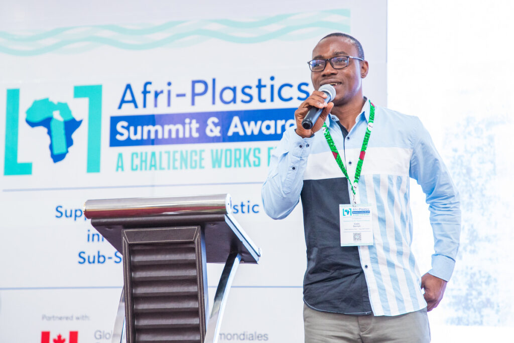 An African man speaking on a panel in the Afri-Plastics summit and awards- Challenge Works event.|Canada logo|Beach with palm trees covered with plastic waste|An arrow zigzagging its way upwards sits in the centre of an illustration that says Accelerating Growth (Accélérer la croissance)|A lightbulb sits in the centre of an illustration that says Creating Solutions (Créer des solutions)|A loudhailer sits in the centre of an illustration that says Promoting Change (Promouvoir le changement)