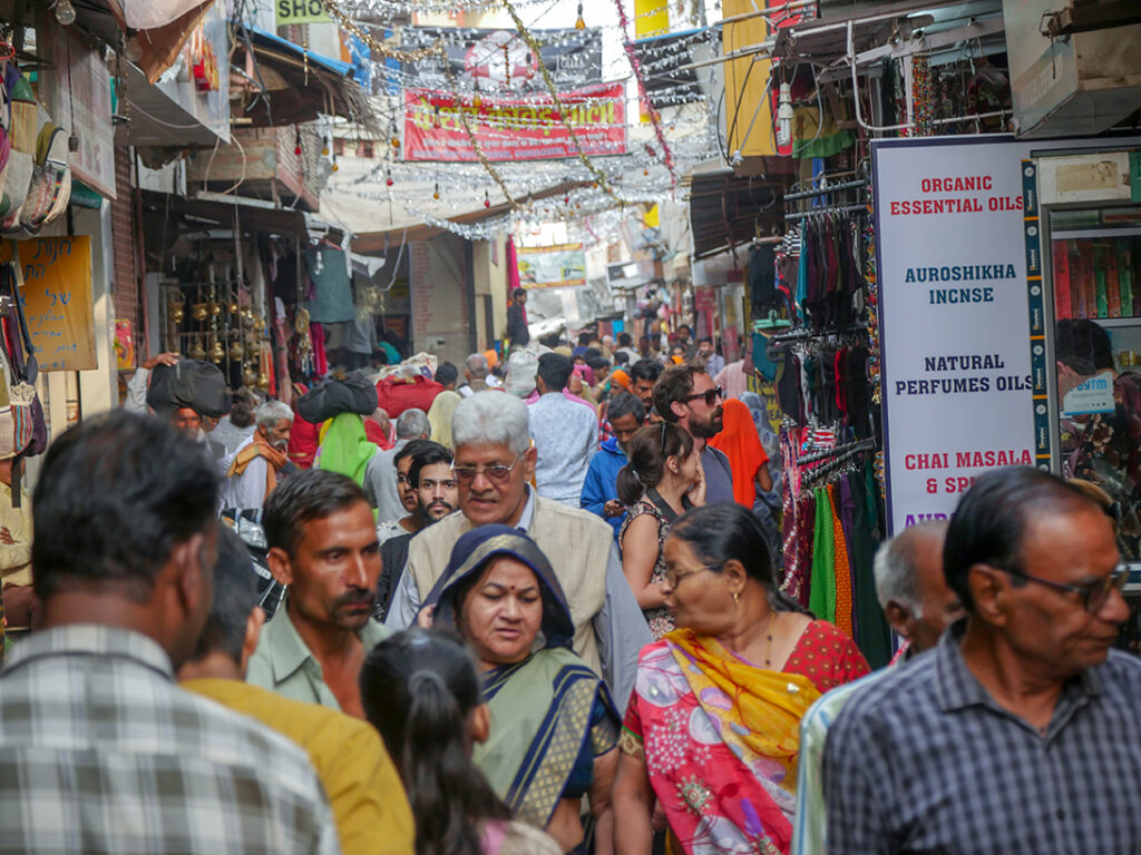 A bustling and colourful Indian market is full of people|Climate Smart Cities Challenge Logo